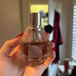 Viktor & Rolf Flowerbomb Perfume - Radiant Pink Elegance